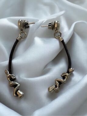 Uno de 50 Drop Earrings silver man on Brown Cord